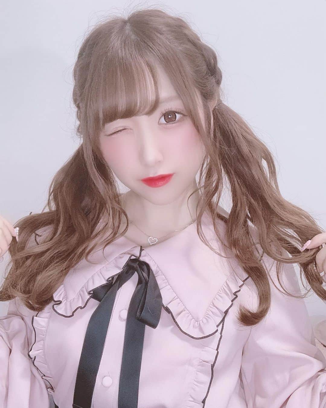 田口未彩のインスタグラム：「🎀 . . タイ着いたよ〜🇹🇭💓 . . .  #mixx #シャンプー　#リンス　#オーダーメイドシャンプー　#ヘアケア　#髪質　#巻き髪　#ツインテール　#量産型女子 #量産型コーデ　#アンクルージュ  #ヘアアレンジ　#編み込み　#量産型メイク　#メイク」