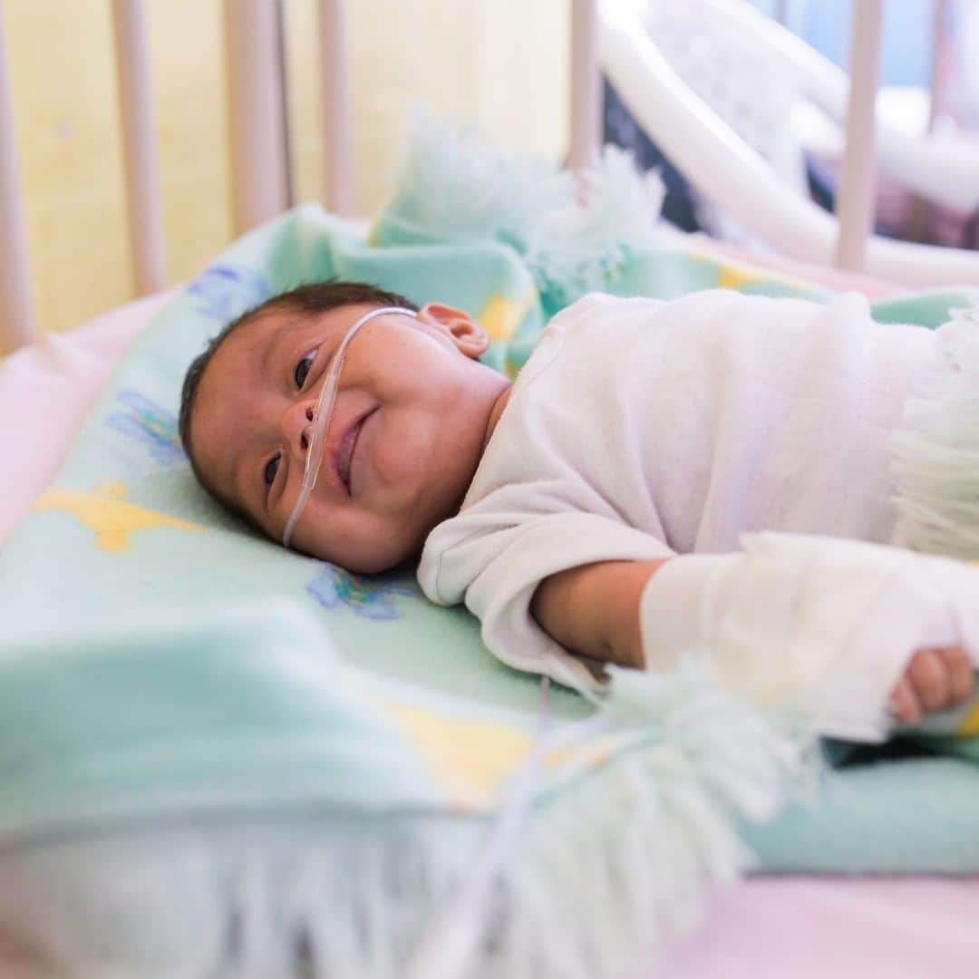 unicefさんのインスタグラム写真 - (unicefInstagram)「At six months old, Randy is battling pneumonia - an infection that leaves children fighting for breath as their lungs fill with pus and fluid. Randy is getting the treatment he needs to survive in Guatemala but globally, one in three children with symptoms don’t receive medical care because of where they are born or how much their parents earn. That is a tragedy we can’t accept. We’re calling on leaders to invest in trained health workers for every child, everywhere.  #StopPneumonia #EveryChildALIVE ©UNICEF/UNI235489/Willocq」1月31日 22時55分 - unicef