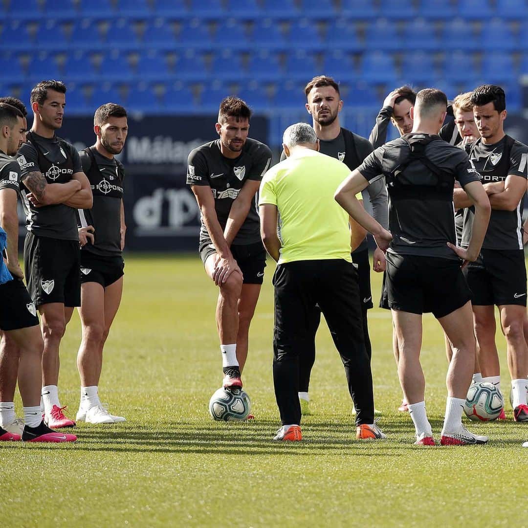 マラガCFさんのインスタグラム写真 - (マラガCFInstagram)「Trabajo, unidad, grupo, familia... #Training 🙌」1月31日 22時57分 - malagacf