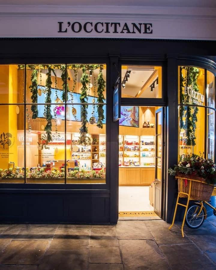 ロクシタンさんのインスタグラム写真 - (ロクシタンInstagram)「Have you visited us in store yet?  Post a pic of your local boutique using @loccitane & #loccitane for a chance to be featured.💛 ⁣ 📷@loccitane_uk_ire  #LOccitane #Store #Regram #LOccitaneStore #Beautiful #Repost #Boutique #London #Visit」1月31日 23時00分 - loccitane