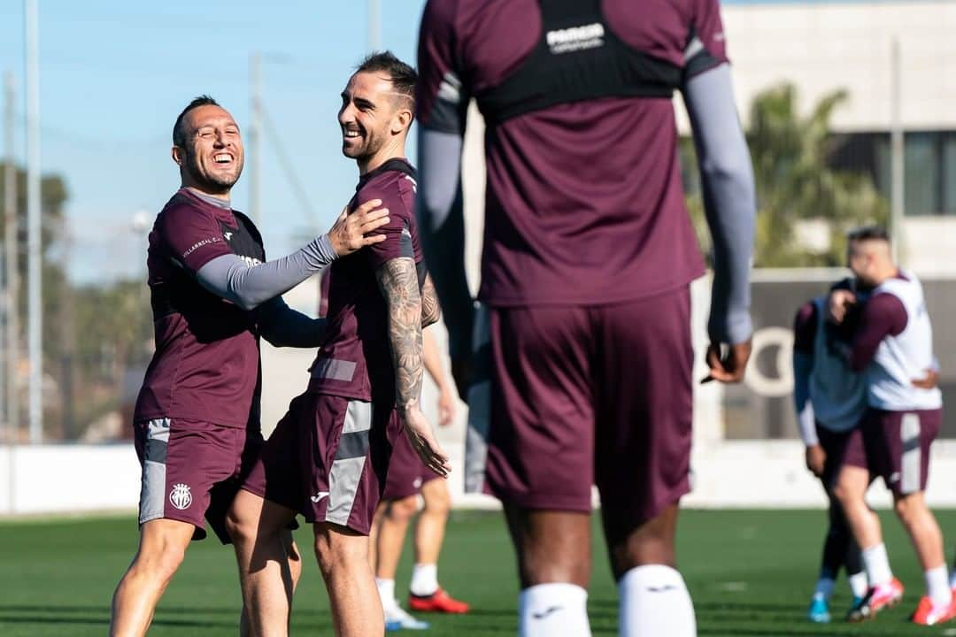 ビジャレアルCFさんのインスタグラム写真 - (ビジャレアルCFInstagram)「¡Vaya dos fenómenos 😍💛! @santicazorla 🤜💥🤛 @paco93alcacer  #futbol #soccer #football #laliga」1月31日 23時00分 - villarrealcf