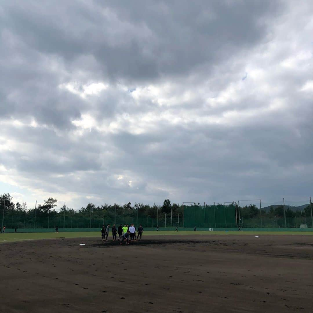 後藤武敏さんのインスタグラム写真 - (後藤武敏Instagram)「いよいよキャンプインです^_^ この久米島の地から日本一目指し挑戦が始まります‼️ 今シーズンも応援宜しくお願い致します⚾️ #楽天イーグルス#久米島#日本一へ#挑戦#始まる#皆あったかい😄‼️」1月31日 23時03分 - 55gomez55