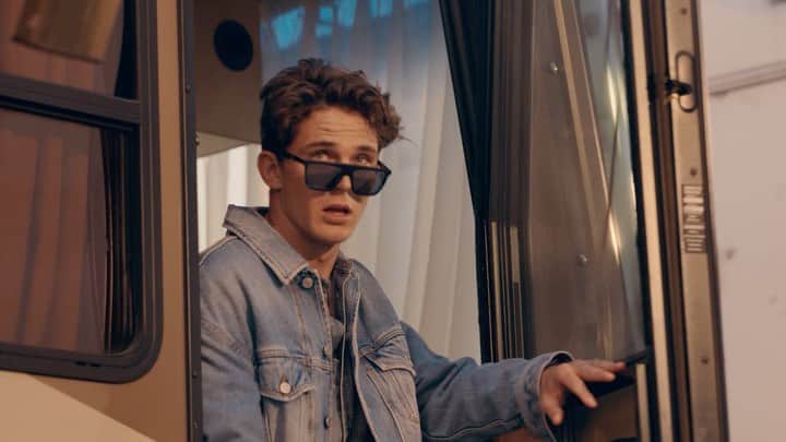 ディーゼルのインスタグラム：「There are stories and then there are #ForSuccessfulLiving stories.」