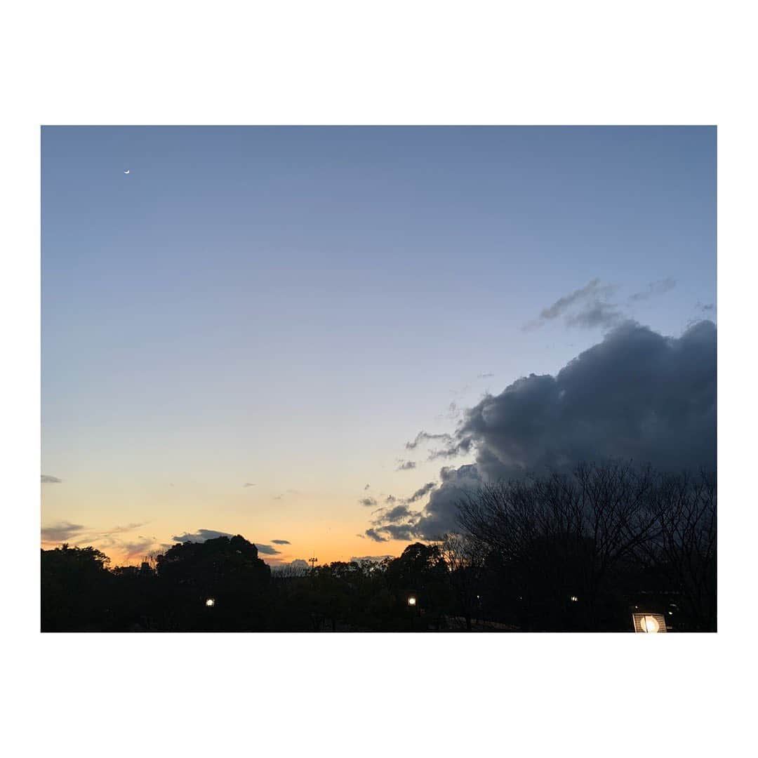 松井瑛理さんのインスタグラム写真 - (松井瑛理Instagram)「ひとつ前の投稿の写真で撮れた1枚 カメラ越しだと月が綺麗に映らなくて残念。。 #🌛」1月31日 23時10分 - eri_matsui_official
