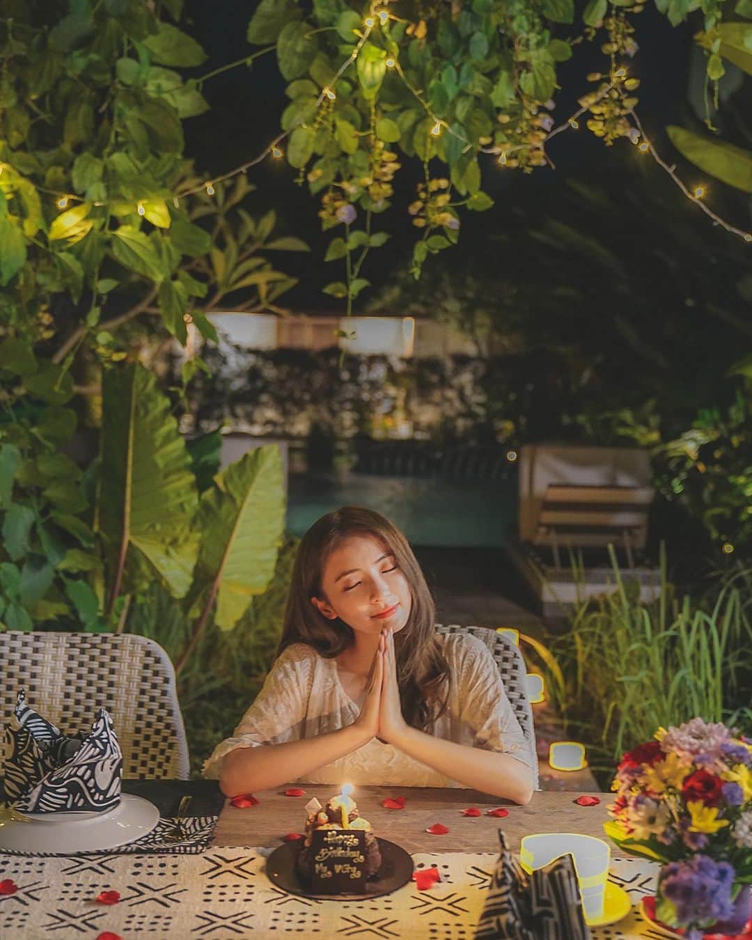 Giann Chanのインスタグラム：「Today is my birthday, as well as the day human beings were created. - Love is the highest frequency you can vibrate  in and the highest state of consciousness. In the pure frequency of love, there is gratitude  creation, happiness and oneness. Love is all, all is one.  #人日 #131 #希望大家身體健康 #Happybirthday」