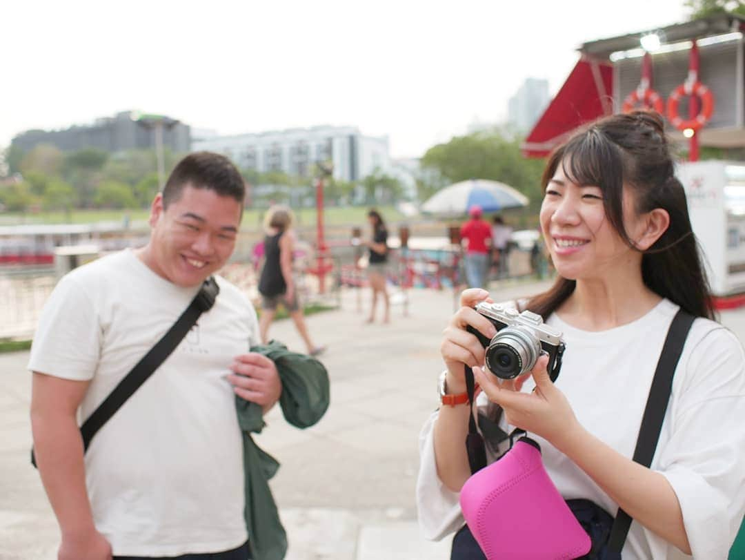 服部ひで子さんのインスタグラム写真 - (服部ひで子Instagram)「🇸🇬シンガポールでの素敵な１枚🇸🇬 早苗姉さんが撮ってくれました😊👍✨ 偶然にも ペアルック感強め。笑  #吉本新喜劇 #よしもと新喜劇 #新喜劇 #野下敏規 くん #服部ひで子 #シンガポール」1月31日 23時10分 - hideko_hattori