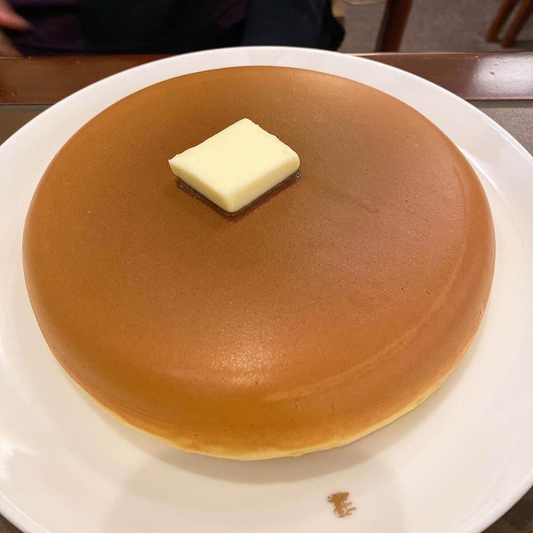 咲良菜緒さんのインスタグラム写真 - (咲良菜緒Instagram)「ニセモノなのかと思うほど綺麗なホットケーキとスフレ🥞💓 ㅤㅤㅤㅤㅤㅤㅤㅤㅤㅤㅤㅤㅤ 2枚めちゃんと見て、やばくない😭ㅤㅤㅤㅤㅤㅤㅤㅤㅤㅤㅤㅤㅤ ほんとにめちゃくちゃ美味しかった😳😳 ゲスの極み乙女。の課長のインスタの投稿の食べ物が全て美味しそうなので、課長のインスタが私の食べログです。 このホットケーキは食べログからです🥺 @kyujitsu_kacho」1月31日 23時23分 - nao_sakura_official