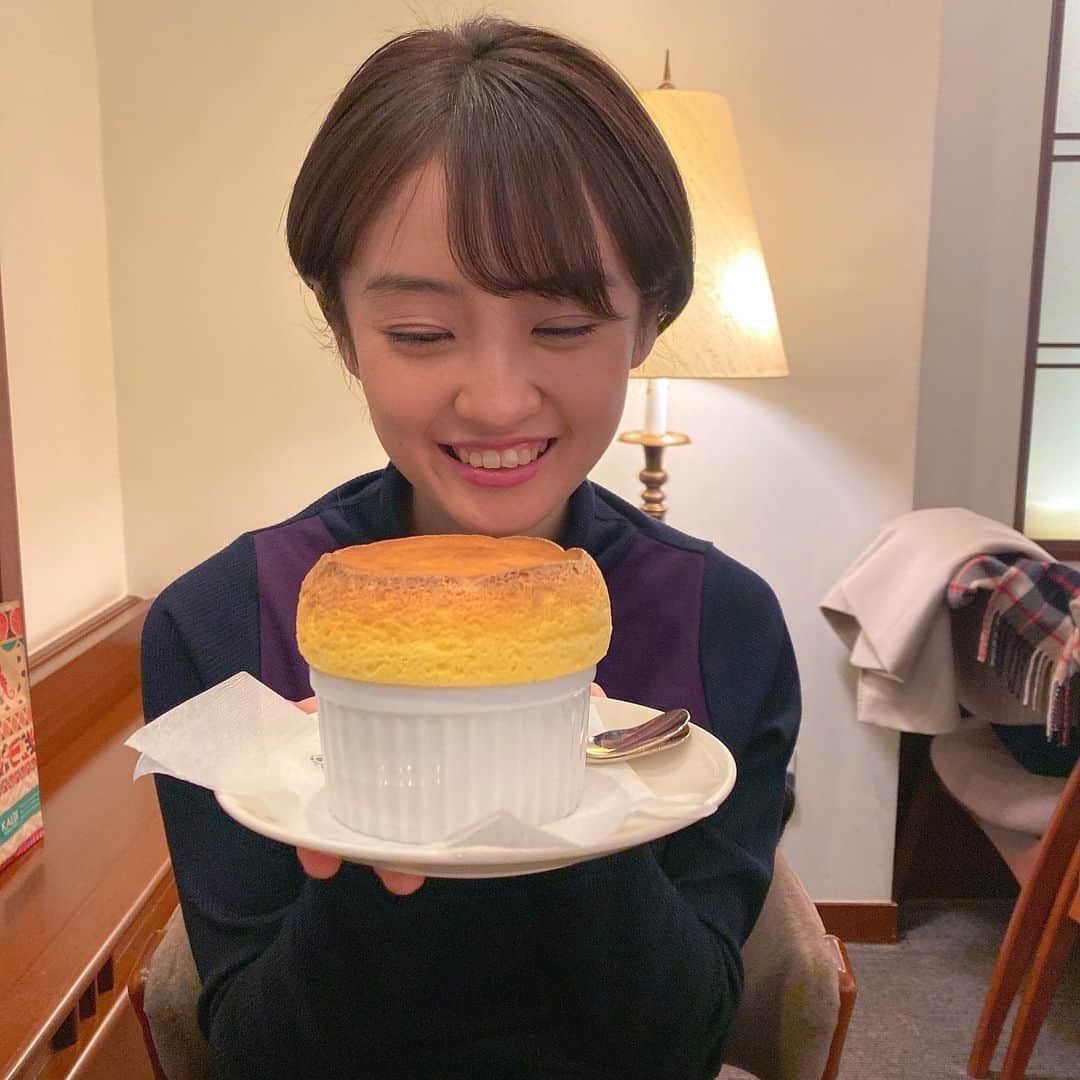 咲良菜緒さんのインスタグラム写真 - (咲良菜緒Instagram)「ニセモノなのかと思うほど綺麗なホットケーキとスフレ🥞💓 ㅤㅤㅤㅤㅤㅤㅤㅤㅤㅤㅤㅤㅤ 2枚めちゃんと見て、やばくない😭ㅤㅤㅤㅤㅤㅤㅤㅤㅤㅤㅤㅤㅤ ほんとにめちゃくちゃ美味しかった😳😳 ゲスの極み乙女。の課長のインスタの投稿の食べ物が全て美味しそうなので、課長のインスタが私の食べログです。 このホットケーキは食べログからです🥺 @kyujitsu_kacho」1月31日 23時23分 - nao_sakura_official