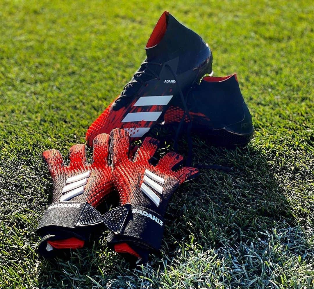 アントニオ・アダンさんのインスタグラム写真 - (アントニオ・アダンInstagram)「Simplemente #Predator. Estamos listos! 🔛🔴 #creadoconadidas @adidasfootball」1月31日 23時21分 - antonioadan13