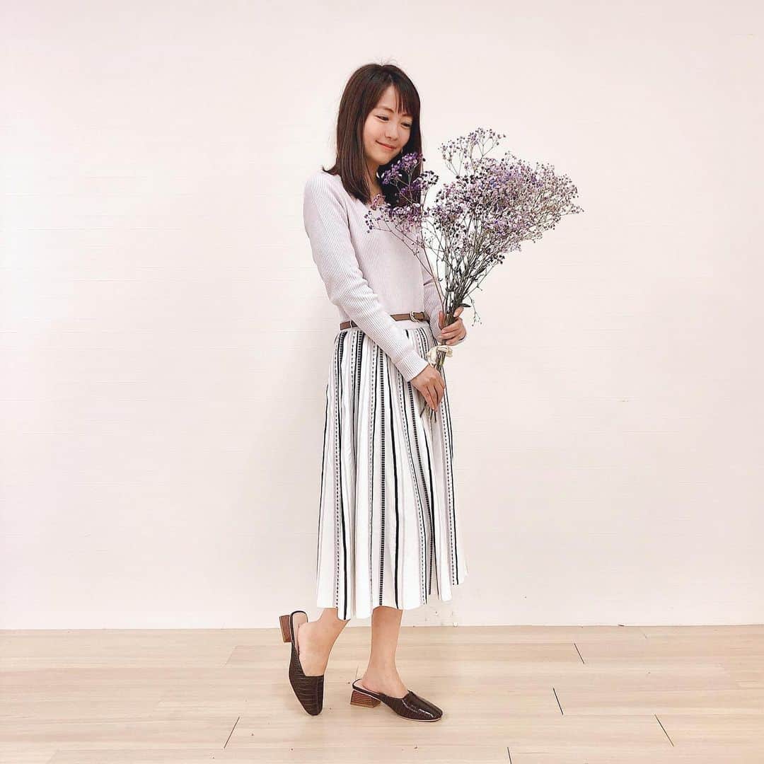 うえむらちかのインスタグラム：「玉屋さんの2020ss展示会へおじゃましました👗﻿ ﻿ 1枚目は﻿ 〝MISCH MASCH〟﻿ @mischmasch_official﻿ ﻿ 2枚目は﻿ 〝MEW'S REFIND CLOTHES〟 @mews_official_jp﻿ ﻿ ﻿ どれも春らしい優しい色合いが素敵で﻿ コーディネートして﻿ 思わず出掛けたくなるものばかり🌸﻿ ﻿ ラベンダーカラー可愛いかったな〜💕﻿ ﻿ ﻿ #ミッシュ2020ss﻿ #mischmasch﻿ #ミッシュマッシュ﻿ #ミューズ試着レポ20ss﻿ #ミューズootd﻿ #mewsrefinedclothes ﻿ #ootd #fashion #coordinate ﻿ #onepiece #ワンピース #春ワンピ #春の新作試着会﻿ #コーディネート #展示会 #春夏展示会﻿ #springsummer」
