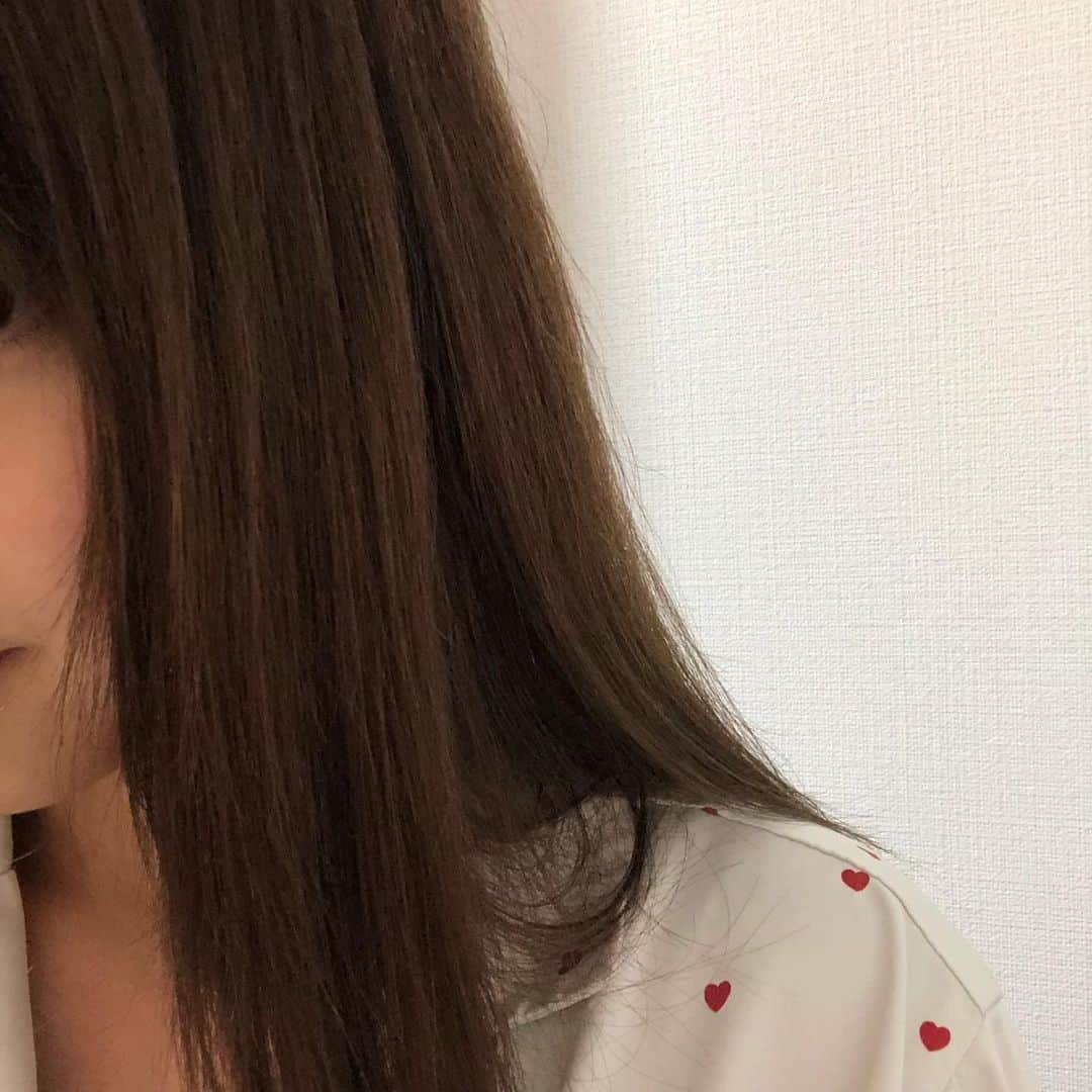 本郷杏奈さんのインスタグラム写真 - (本郷杏奈Instagram)「最近、新しいドライヤーに してから髪の調子がよき🙈💕 ブリーチしたり沢山染めたりしてるから ほんと髪が生き返る😭💕 ほんとオススメです✨  ドライヤーすら、せなとお揃い🙈笑  #ヤーマン#ヴェーダブライト#ドライヤー#簡単ドライ#美容室」1月31日 23時44分 - annahongou