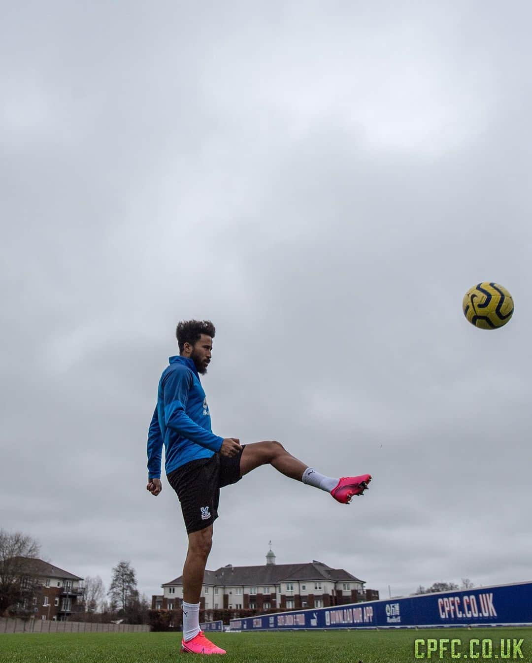 クリスタル・パレスFCさんのインスタグラム写真 - (クリスタル・パレスFCInstagram)「🏃‍♂️ Training for tomorrow. ⁣ ⁣⁣ #CPFC #PremierLeague #PL」1月31日 23時45分 - cpfc