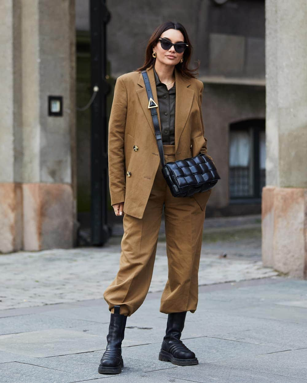 ネッタポルテさんのインスタグラム写真 - (ネッタポルテInstagram)「SUIT YOURSELF: Spotted on the streets of #CPHFW, relaxed linen suiting paired with strong accessories.  Tap the link in bio to shop your favorite looks from Instagram at #NETAPORTER.」2月1日 0時03分 - netaporter