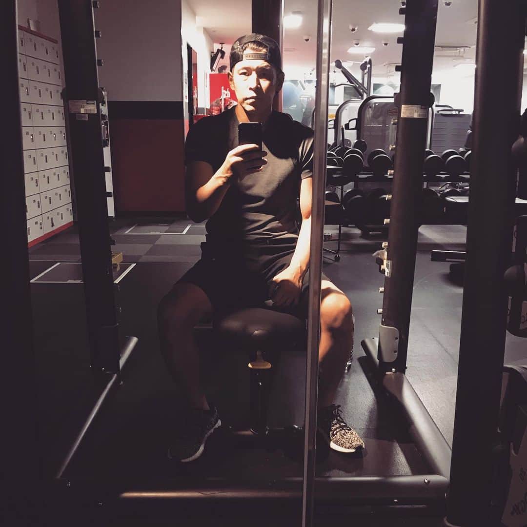 宮上元克のインスタグラム：「うっかり誕生日をジムで迎えてしまったおじさん」