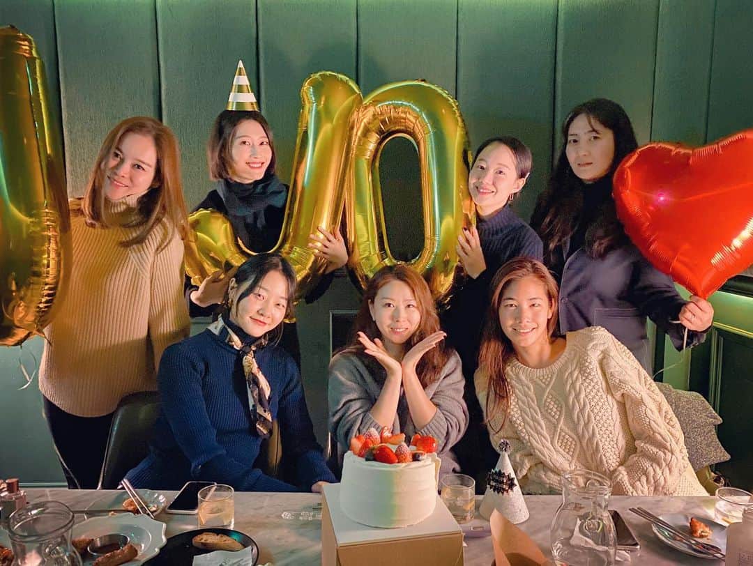イ・ヒョニさんのインスタグラム写真 - (イ・ヒョニInstagram)「🎂🎉💕 HBD to @jjoohyeoni  생일축하해 주현언니😍 서로가 서로를 믿었기에 모일 수 있었다👍🏻」2月1日 0時09分 - lee.hyunyi