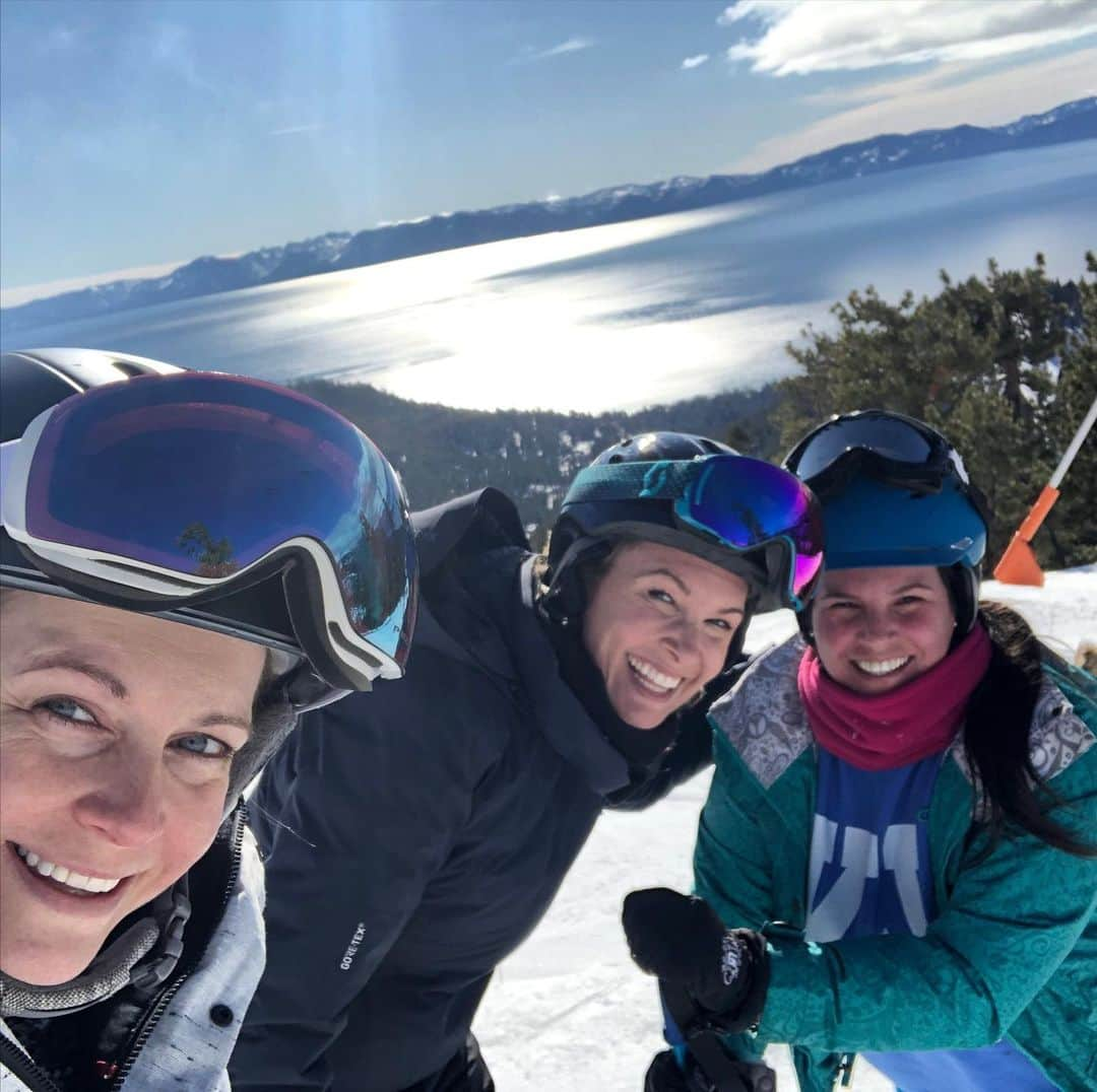 メリッサ・ジョーン・ハートさんのインスタグラム写真 - (メリッサ・ジョーン・ハートInstagram)「While the kids are away, the mommies will play! Ski day for the mamas! ⛷🏂⛷⛷」2月1日 0時11分 - melissajoanhart