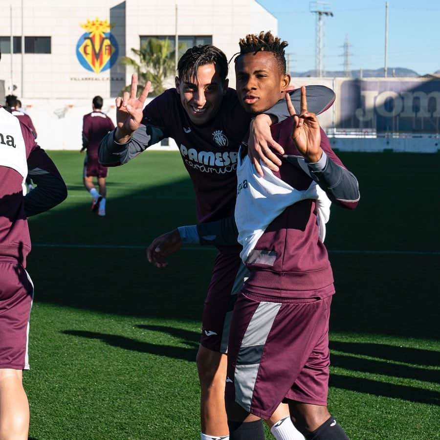 ロヘリオ・フネス・モリさんのインスタグラム写真 - (ロヘリオ・フネス・モリInstagram)「Con mi amigo @chukwuezesamuel8 !!!✌🏽💪🏽☀️⚽️」2月1日 0時24分 - funesmoriofi