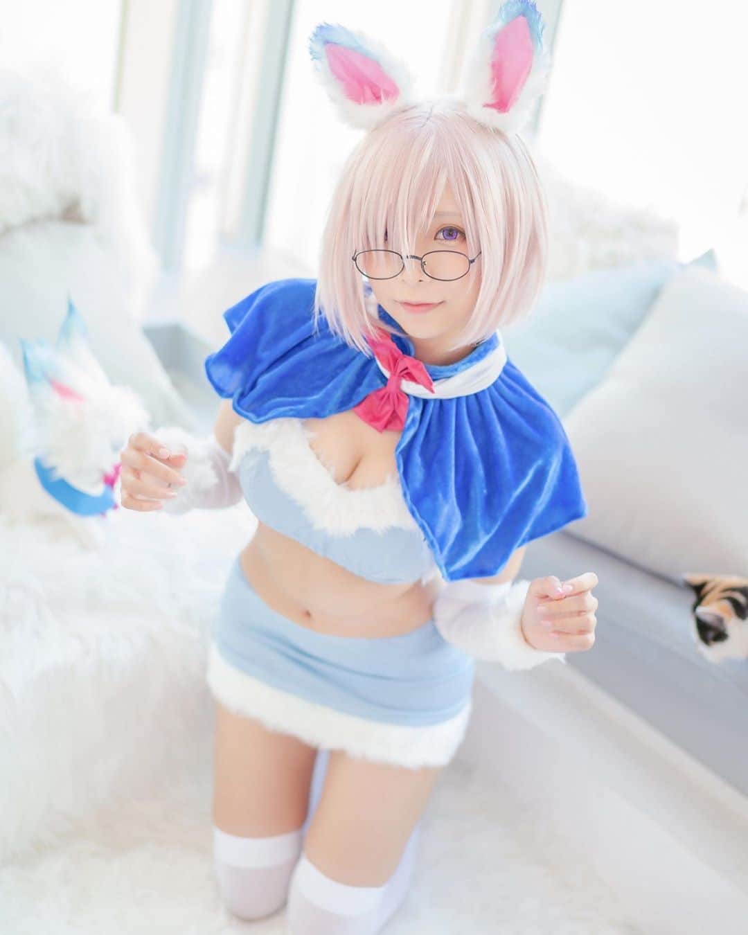小桃のインスタグラム：「有發現右邊有貓咪出沒嗎哈哈哈🥺❤️ 那是真的喔！搶著出鏡🤣ww  #マシュ #mashu #フォウ #フォウくん #fou #fgo #fategrandorder #fategrandordercosplay #fgocosplay #mashucosplay #コスプレ #cosplay」
