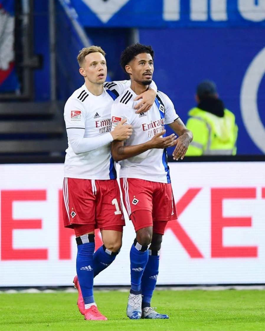 ジェレミー・ドゥツィアクのインスタグラム：「The way 2020 should be start!3 points 💪🏾⚽️ #alltogether#JD8 @hsv」