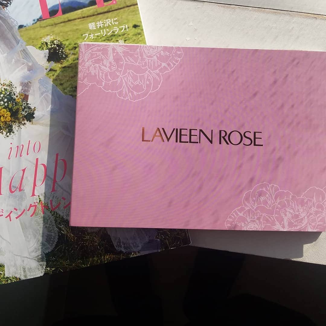 LAVIEEN ROSE Weddingのインスタグラム：「#2020 ﻿﻿ #new﻿ #weddingcatalog ﻿﻿ ﻿﻿ ラビアンローゼの新しい﻿カタログが﻿ 完成しました🕊️ ﻿ ﻿ 結婚式に向けて﻿﻿ 準備や衣裳選びをワクワク楽しんで﻿ 頂けたら…♡﻿﻿ ﻿﻿ そんな思いを込めて﻿、、、﻿ カバーの色は﻿ Happyな気分にさせてくれる﻿﻿ &…﻿ weddingらしい﻿、大人な雰囲気のトーンに﻿ こだわって、上品な雰囲気が漂う "スモーキーPink"に💫 ﻿﻿ ﻿ コンパクトなA5.フォルダースタイルです。﻿ ﻿ たくさんのhappyをお届けする﻿﻿ ツールとして、活用して頂けたら﻿ 嬉しいです♡﻿﻿ ﻿﻿ #幸せのお手伝い﻿﻿ ﻿ #ラビアンローゼ#weddingdress﻿ #プレ花嫁#カラードレス#ドレス選び#ドレス試着#ドレス試着レポ#カラードレス試着#ウェディングドレス試着#カラードレス選び#ウェディング#試着レポ#お色直し#婚約#結婚式#2020冬婚#2020春婚#2020秋婚#2020夏婚#2021春婚#2021冬婚#ウェディングドレス#キラキラドレス#結婚式準備 #ウェディング #結婚式 #花嫁 #花嫁準備」