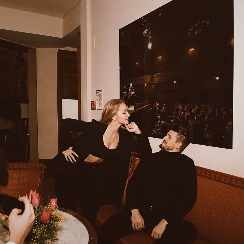 アレクサンドラ・ステパノワのインスタグラム：「Пятница,вечер! Какие планы? 😈」