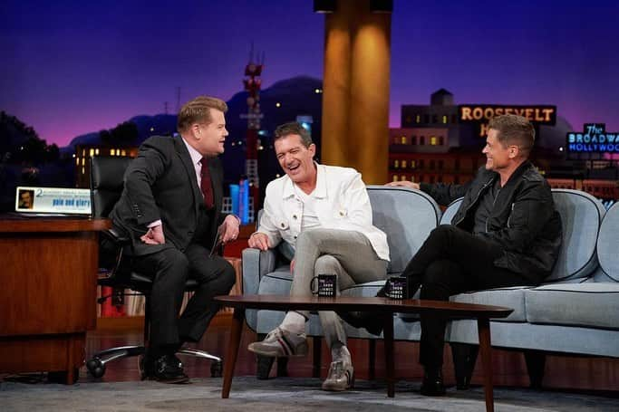 アントニオ・バンデラスさんのインスタグラム写真 - (アントニオ・バンデラスInstagram)「Enjoying yesterday at #LateLateShow with Rob Lowe and James Corden _____ @latelateshow @roblowe @j_corden #LA #PainAndGlory」2月1日 1時05分 - antoniobanderas