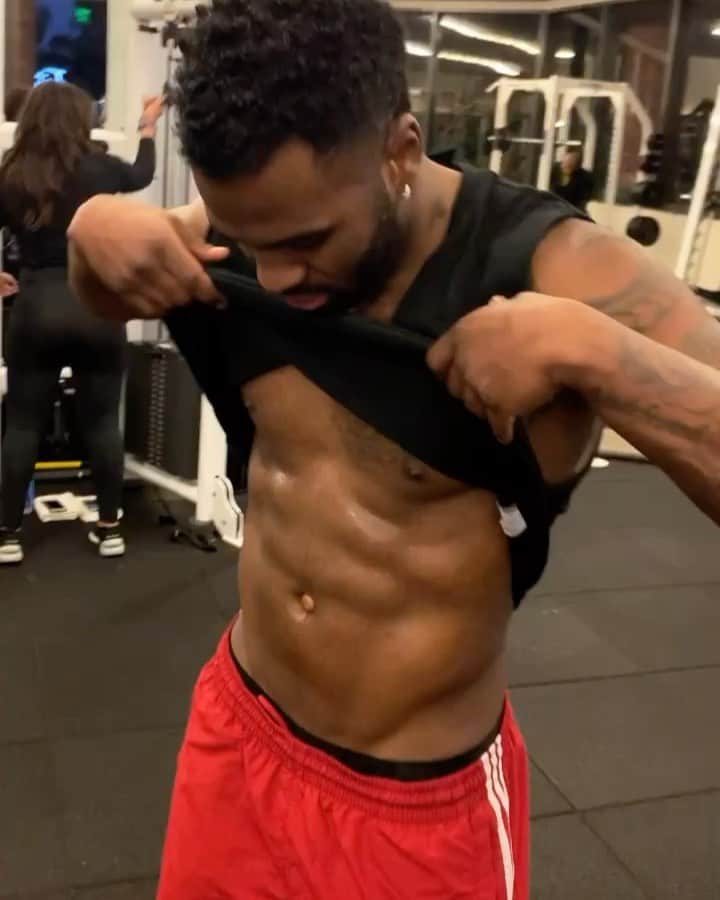 ジェイソン・デルーロのインスタグラム：「Follow me on this journey @derulofit💪🏾💪🏾💪🏾 Let’s eat together」