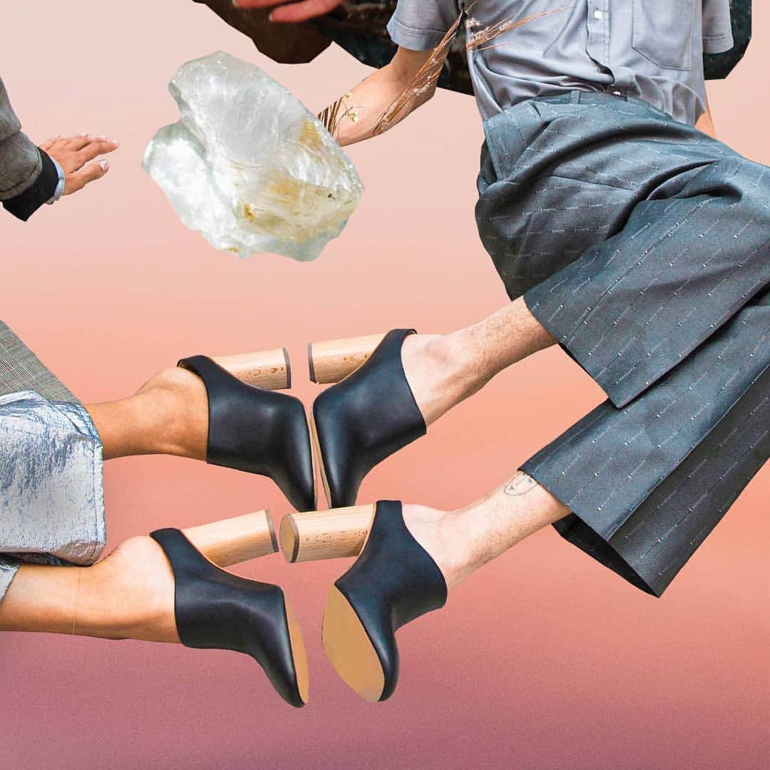 シドニー・ブラウンのインスタグラム：「Our High Mules fit so many foot sizes! From 36 to 46. ⠀⠀⠀⠀⠀⠀⠀⠀⠀ #androgynous #unisexshoes #genderless #luxurious #sustainablelife #conscious #genderbend #higherawakening #mules #shoes👠  #shoesaddict」