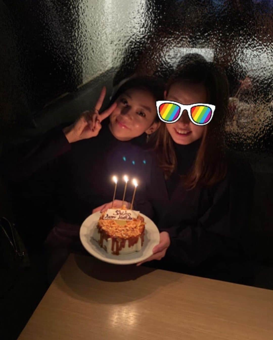 指出瑞貴さんのインスタグラム写真 - (指出瑞貴Instagram)「My bestie 💗💙#hbd  #happyhappy #birthday  よく🥟と🍺に行く私達。笑笑 けどお祝いは🥂おしゃんなお店で💜💜✌🏻 嬉しい顔を見るのはこちらも 幸せになれるね！大好きよ伝われ〜🖖🏻 いつもありがとう！ おめでとう☺️」2月1日 1時22分 - sashidemizuki