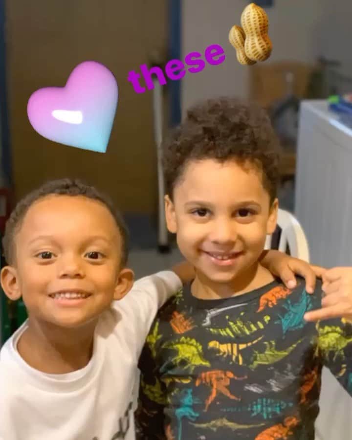 Rettaのインスタグラム：「The things that make me smile. #Cousins #MyNephews」