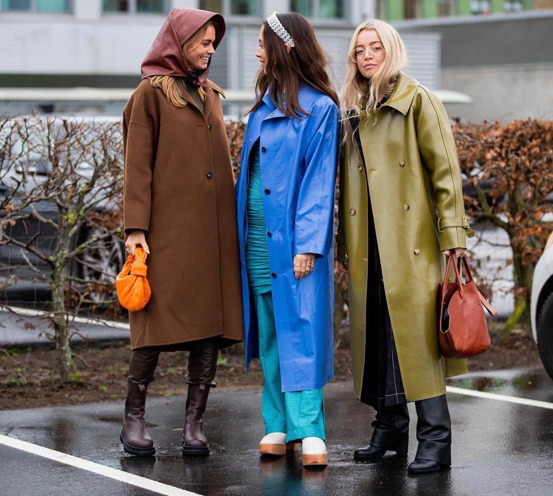 ELLE UKさんのインスタグラム写真 - (ELLE UKInstagram)「Is it cold and raining? This is what you need to be wearing according to the streets of Copenhagen Fashion Week LINK IN BIO」2月1日 1時32分 - elleuk
