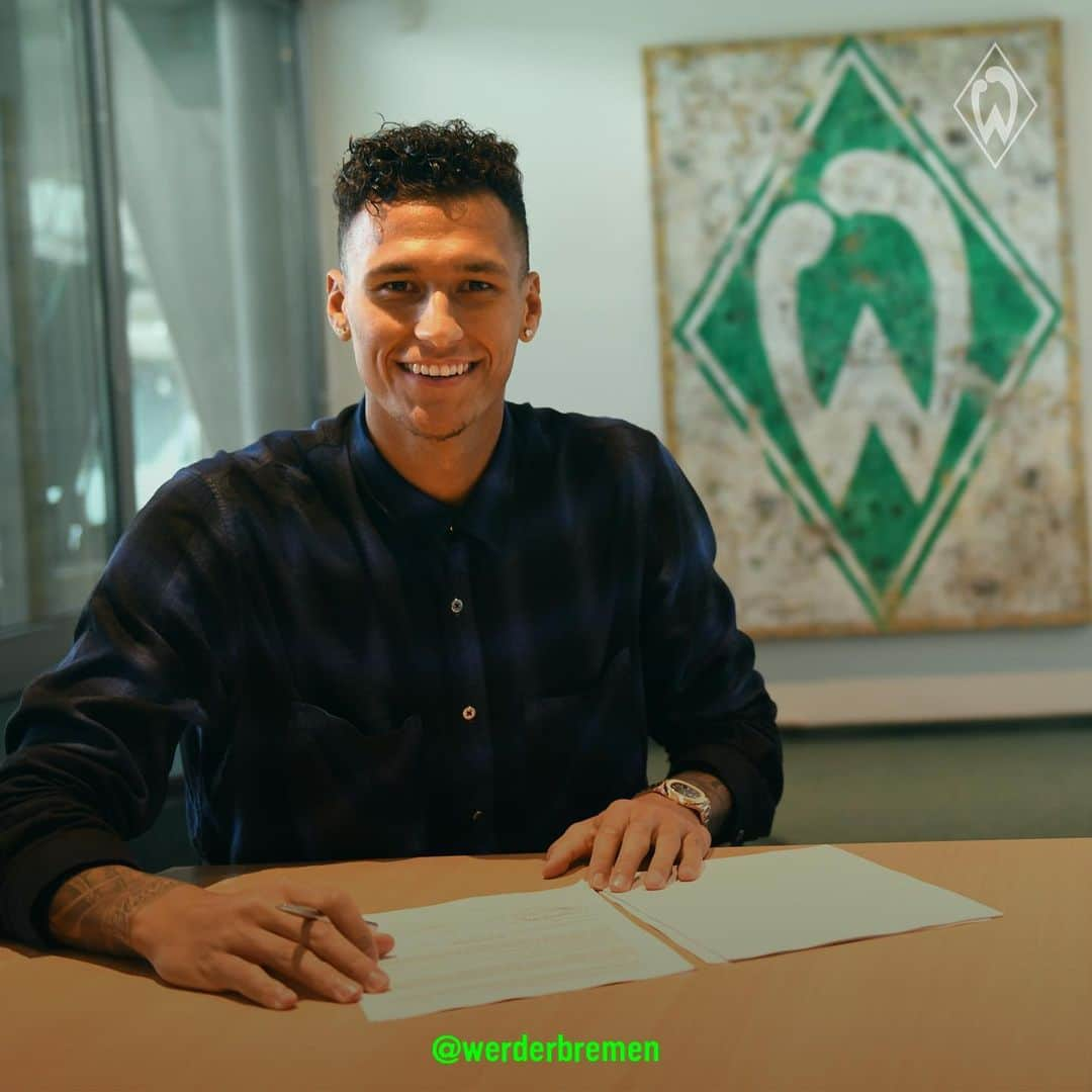 ヴェルダー・ブレーメンさんのインスタグラム写真 - (ヴェルダー・ブレーメンInstagram)「Erst 📝 dann ⚽. Klassischer Deadline Day bei @werderbremen🔥 😄 _______ #werder #bremen #svw #Selke #DeadlineDavie #unterschrift #training #transfer #nordphoto」2月1日 1時47分 - werderbremen