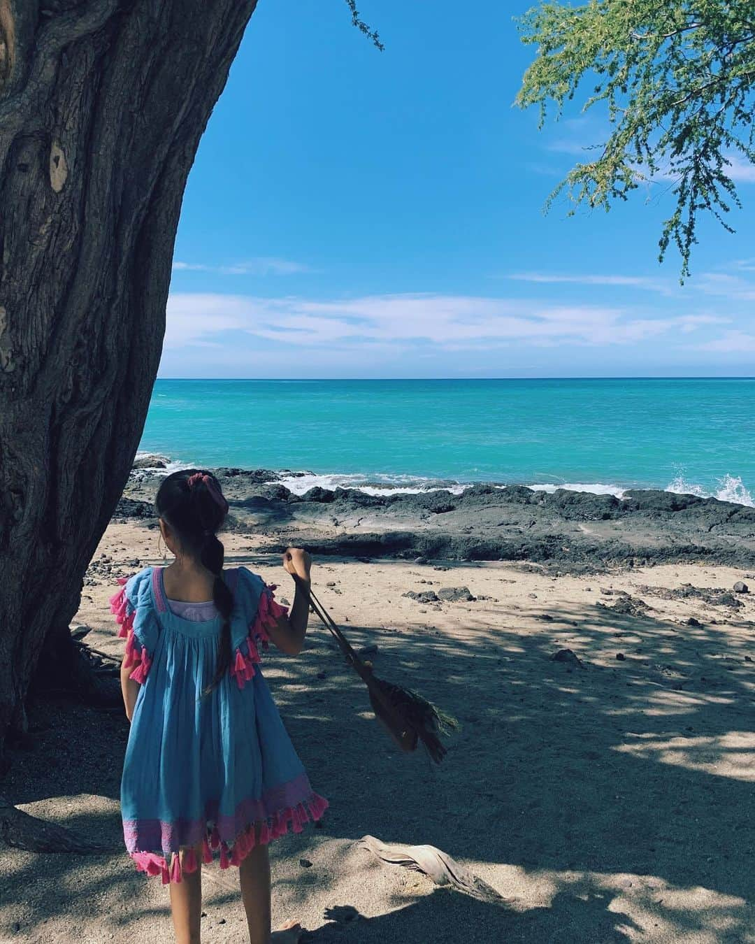 吉川ひなのさんのインスタグラム写真 - (吉川ひなのInstagram)「💙🌈💙🌈💙 #娘HawaiiLife」2月1日 1時57分 - hinanoyoshikawa