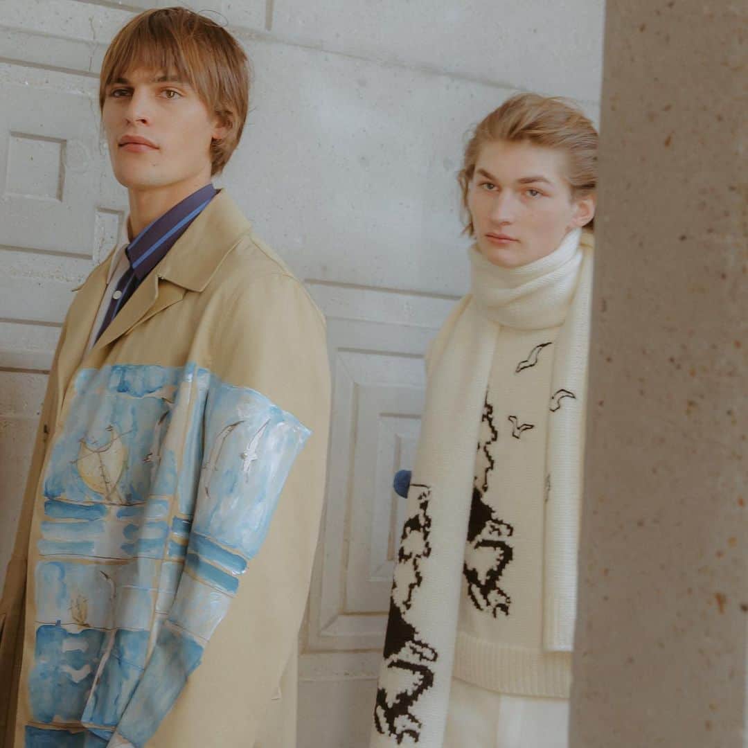 ランバンのインスタグラム：「Corto Maltese doppelgangers: @parkervannoord and @weregettingittogo in the backstage of the #LanvinFW20 men’s show. Shot by @katjastuckrath for @another_man  #Pfw #Lanvin」