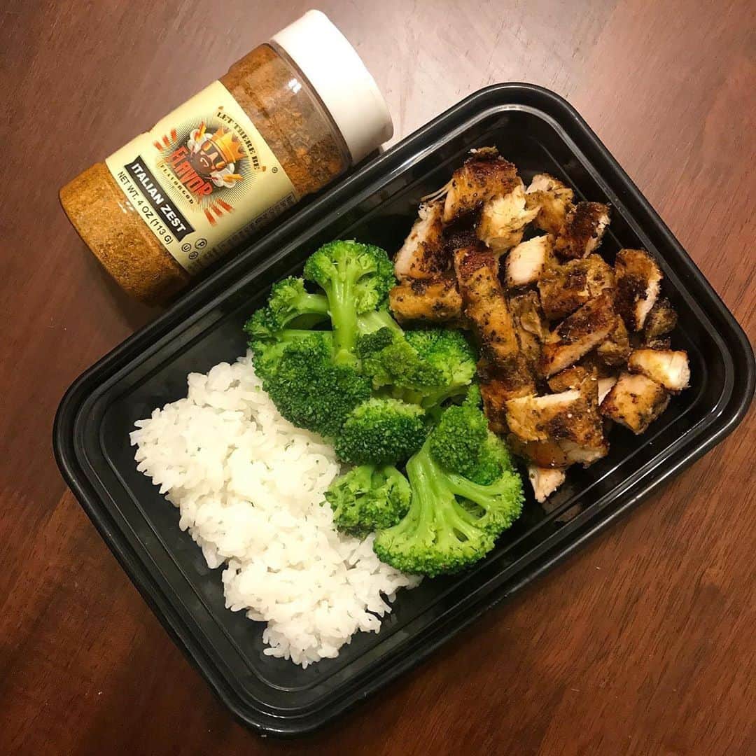 Flavorgod Seasoningsさんのインスタグラム写真 - (Flavorgod SeasoningsInstagram)「Flavor God Meal Prep!!⁠ -⁠ Build Your Own Bundle Now!!⁠ Click the link in my bio @flavorgod⁠ ✅www.flavorgod.com⁠ -⁠ Flavor God Seasonings are:⁠ 💥ZERO CALORIES PER SERVING⁠ 🌿Made Fresh⁠ 🌱GLUTEN FREE⁠ 🔥KETO FRIENDLY⁠ 🥑PALEO FRIENDLY⁠ ☀️KOSHER⁠ 🌊Low salt⁠ ⚡️NO MSG⁠ 🚫NO SOY⁠ 🥛DAIRY FREE *except Ranch ⁠ ⏰Shelf life is 24 months⁠ -⁠ Photo & meal prep by: @kdub1472⁠ -⁠ #food #foodie #flavorgod #seasonings #glutenfree #mealprep #seasonings #breakfast #lunch #dinner #yummy #delicious #foodporn」2月1日 2時02分 - flavorgod