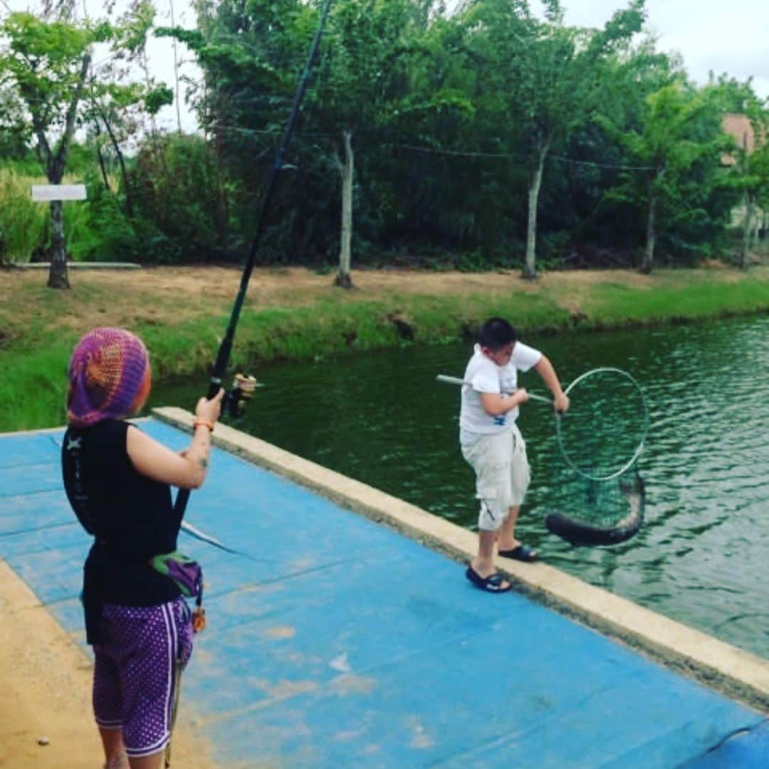 夏樹☆たいようさんのインスタグラム写真 - (夏樹☆たいようInstagram)「世界一周中お世話になっていた小林さんと再会！自分より小さかったショウちゃんが大きくなってるー！ 美味しい料理を御馳走になりました🙇‍♂️ #thailand #pattayathailand」2月1日 2時16分 - natsuki_taiyo