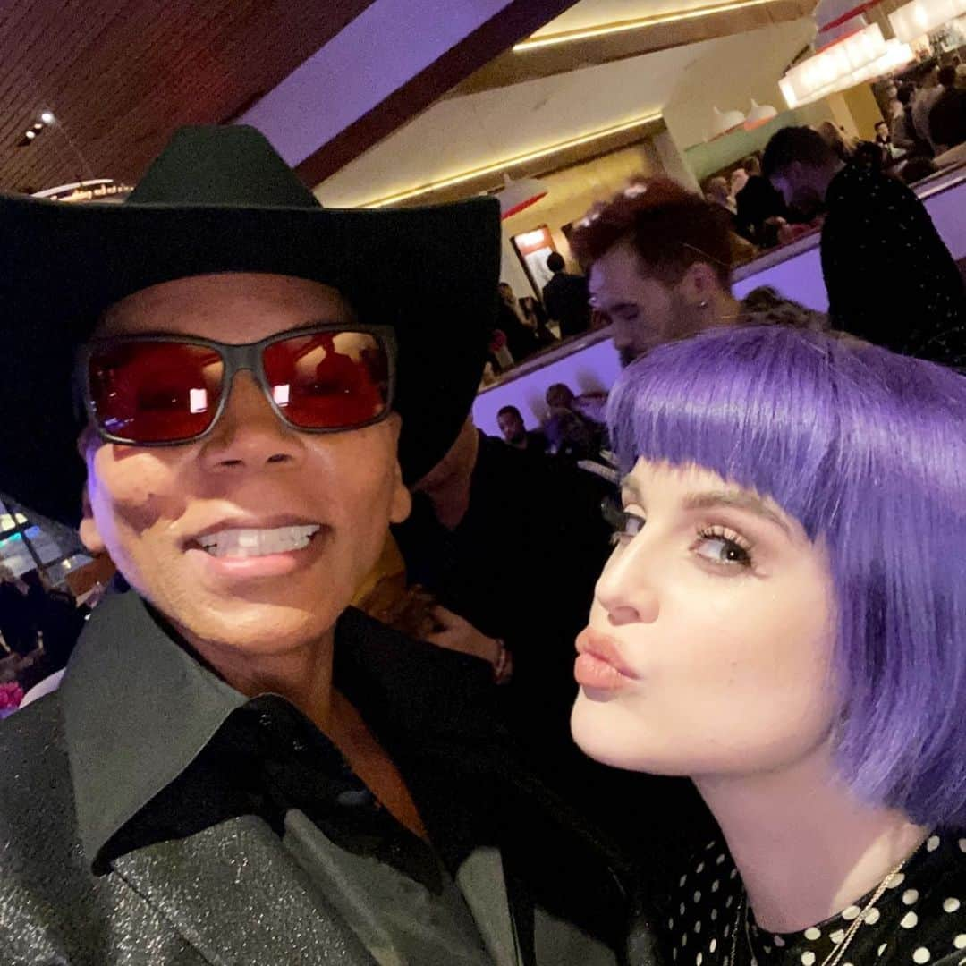 ケリー・オズボーンさんのインスタグラム写真 - (ケリー・オズボーンInstagram)「Last night I saw with out question the best #Vegas show I have ever seen! @rupaulsdragrace & @rupaulofficial you ladies have truly outdone yourselves. I had the time of my life. During the first year of my sobriety when I was so raw/vulnerable and scared to leave my house I sat at home and watched every episode of @rupaulsdragrace it was the only thing that made me laugh. The show literally got me through one of the hardest years of my life. Now once again I find myself walking through another tough time and there is nothing like a drag show to pick me up, dust me off and show me that with love in my heart  I have the charisma, uniqueness, nerve, and talent to get through anything this life throws at me 💜 thank you @rupaulofficial for saving the day again.」2月1日 2時24分 - kellyosbourne