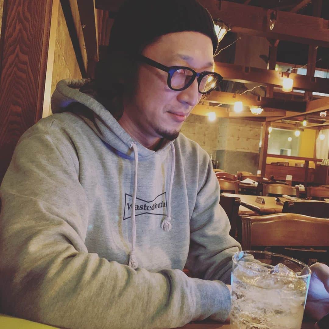 こーいちのインスタグラム：「ツアーお疲れさん。 半端ない夜に乾杯。  #dustbox #越谷」