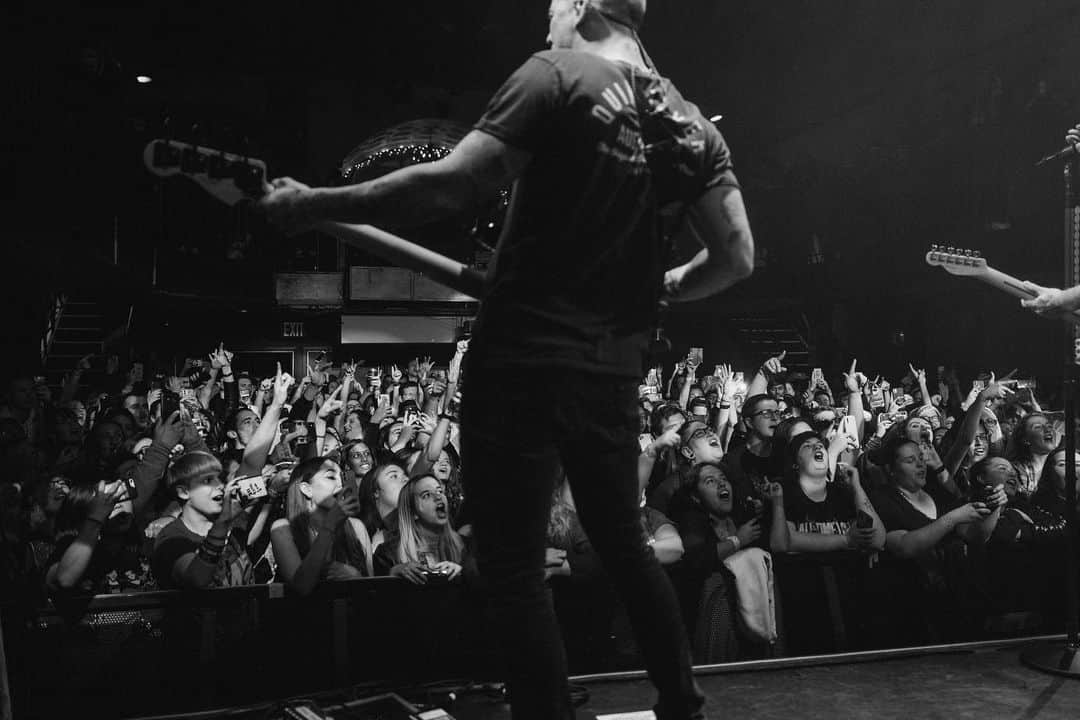 ザッキー・ヴェンジェンスのインスタグラム：「Thank you Nyc 🍎Had a blast playing for you all. Next up, Baltimore 🦀 #letsgo #boweryballroom #theottobar #alltimelow #punkrock」