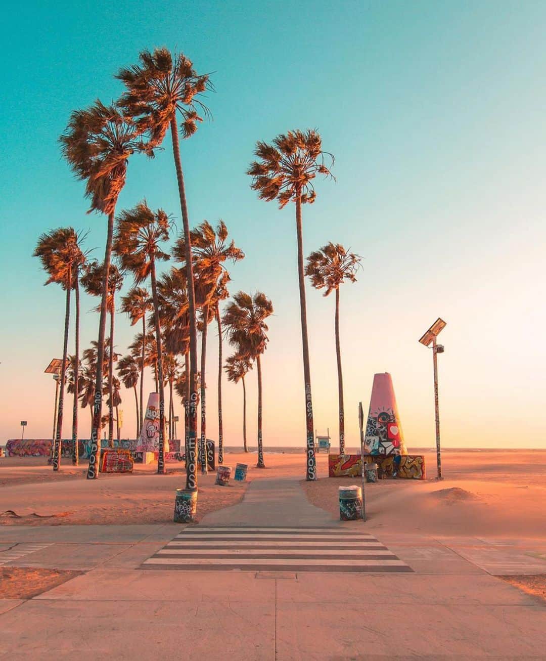 ブルーライフのインスタグラム：「epic beach day ahead 🌊」