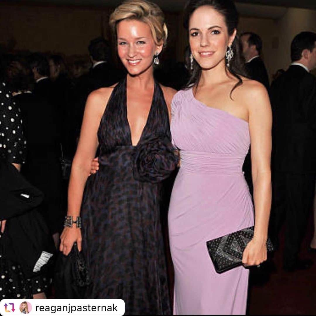 アンナ・シルクさんのインスタグラム写真 - (アンナ・シルクInstagram)「My dear friend @reaganjpasternak posted this today...look at us!!!!! Love you!! ❤️」2月1日 2時47分 - anna.silk