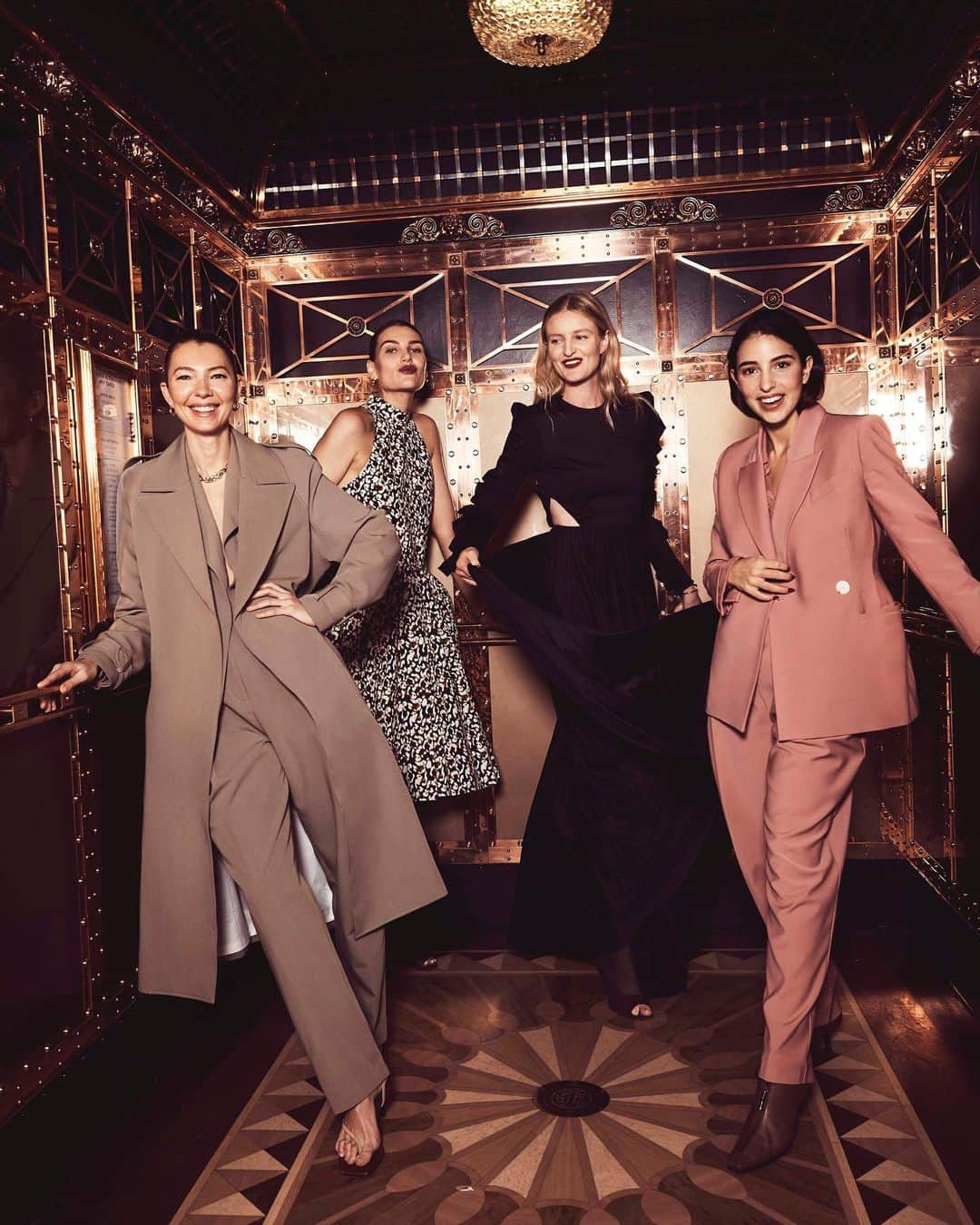 Harrodsさんのインスタグラム写真 - (HarrodsInstagram)「Squad goals, or what? The world’s chicest women adore @camillaandmarc’s endlessly flattering tailoring and wear-everywhere dresses... And we don’t blame them!  Visit the @camillaandmarc pop-up in Fashion Lab on the Fourth Floor now.  #Harrods #HarrodsFashion」2月1日 3時05分 - harrods