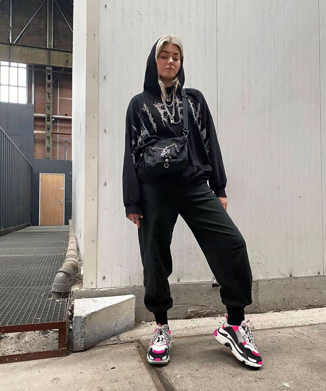 ジョージジーナ&ルーシーのインスタグラム：「Look at this bomb ! @marijezuurveld with our „The Drops“ - Go check out our online shop and save another 20% off all our sale items with the code „SAVE20“  #georgeginalucy #gglsquad」