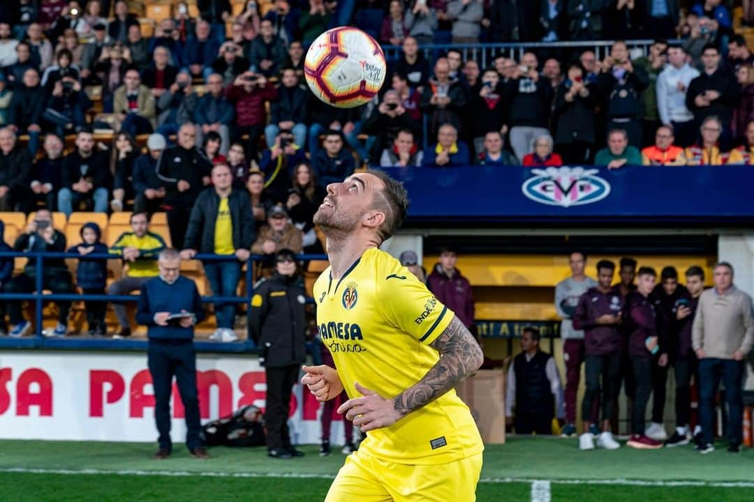 ビジャレアルCFさんのインスタグラム写真 - (ビジャレアルCFInstagram)「¡Locura por @paco93alcacer 😍💛! #AlcácerYaEsGroguet  #villarreal #soccer #football #futbol #submarino #laliga」2月1日 3時39分 - villarrealcf