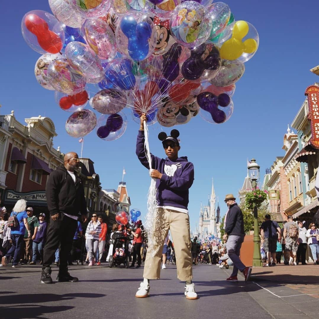 ファレル・ウィリアムスさんのインスタグラム写真 - (ファレル・ウィリアムスInstagram)「Happiest place on earth 🌎」2月1日 3時41分 - pharrell