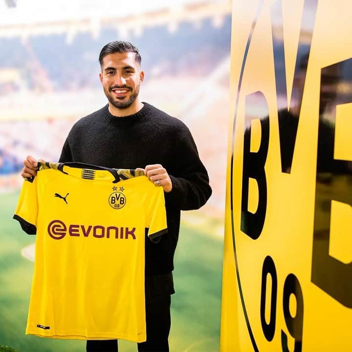 エムレ・カンのインスタグラム：「Eine neue und spannende Herausforderung. Packen wir’s an! A new and exciting challenge. Let's get to work, @BVB09 🖤💛#EC27 #BVB #BorussiaDortmund #iCan #WeCan」