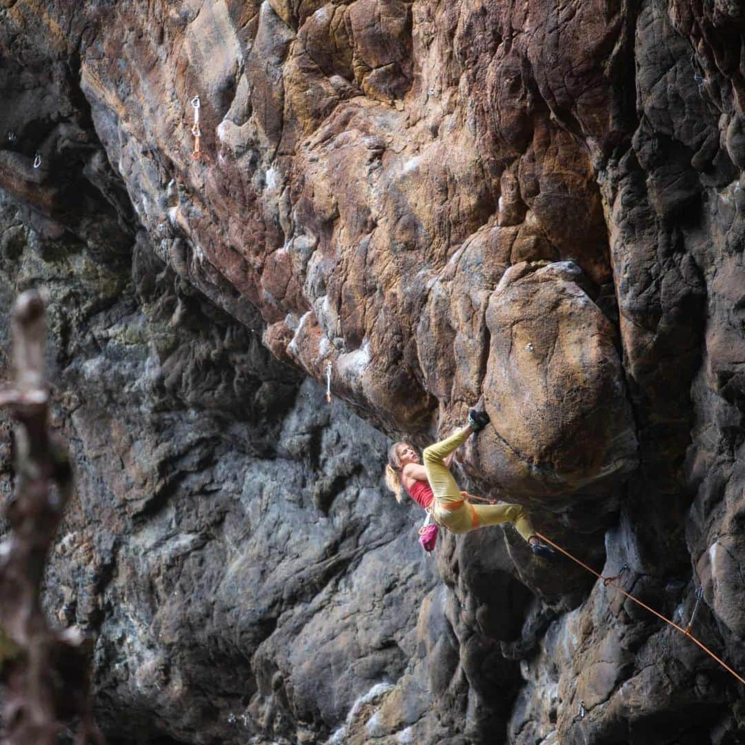 シャーロット・デュリフのインスタグラム：「Hey friends living in Utah or visiting in February :  I'll be doing some sport climbing clinics at @momentumclimbing Sandy on Feb. 22nd! Check the info on @momentumclimbingutah! 📷 by @joshlrsn // @coldhousemedia when we climbed in the Fjords of New Zealand 2 years ago.  @mountainhardwear @petzl_official @eb_climbing @volxholds @luxov_connect」