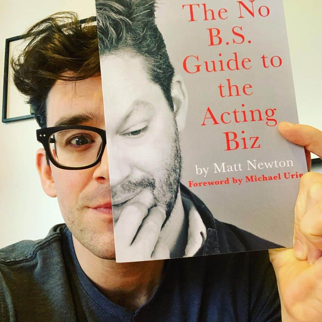 マイケル・ユーリーさんのインスタグラム写真 - (マイケル・ユーリーInstagram)「Very happy to recommend my friend @mattcnewton’s book on this biz we call show. So happy in fact that I wrote the foreword! I’m so happy to know Matt and his studio @mnactingstudio and that his sister @itsbeckinewton is my bestie. I hope you’ll check it out!」2月1日 4時46分 - michaelurielikesit