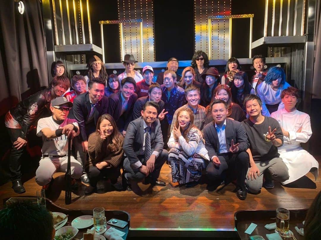 野崎鮎のインスタグラム：「STAR出演2days最終日♡ 沢山の大好きな人達が逢いに来てくれて幸せでしかない😭 ありがとう😭 #ものまねエンターテイメントハウスSTAR #last #friends #photooftheday #感謝 #幸せ #happy #大好き #iloveyou #thankyou #卒業 #graduation #family」