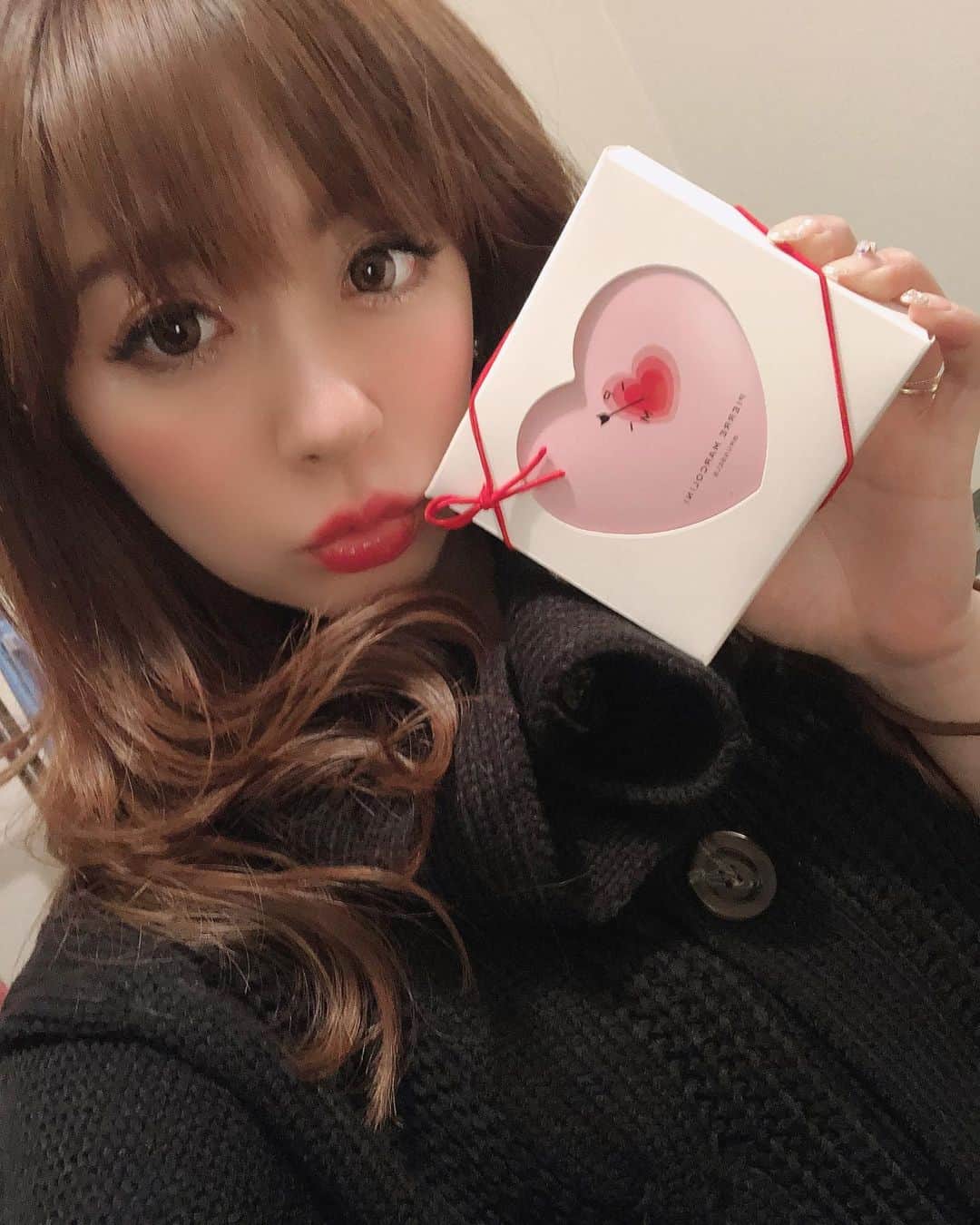 野崎鮎さんのインスタグラム写真 - (野崎鮎Instagram)「STAR出演2days最終日♡ たくーさんのプレゼントありがとう♡ プレゼント達① #ものまねエンターテイメントハウスSTAR #last #friends #photooftheday #感謝 #幸せ #happy #大好き #iloveyou #thankyou #プレゼント #卒業 #flower #baccarat #chocolate #starbucks」2月1日 5時01分 - ayu_nozaki